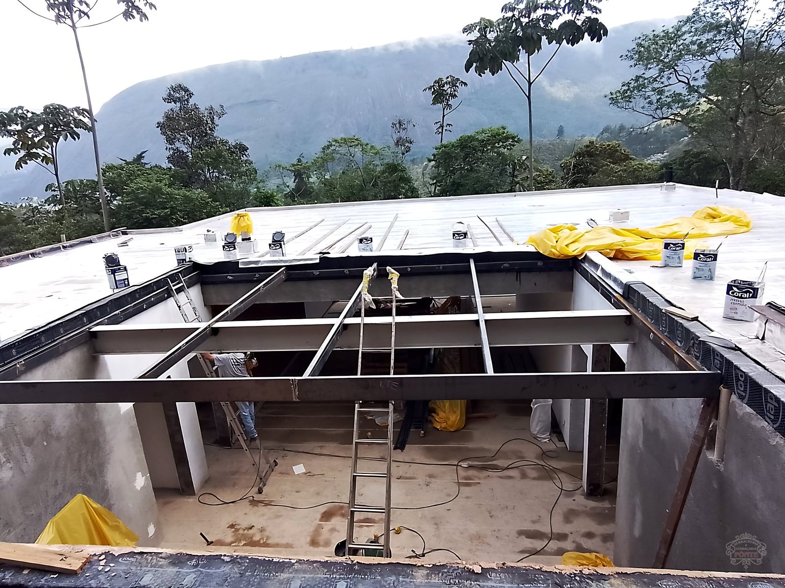 Pérgola metálica para cobertura de vidro temperado e laminado