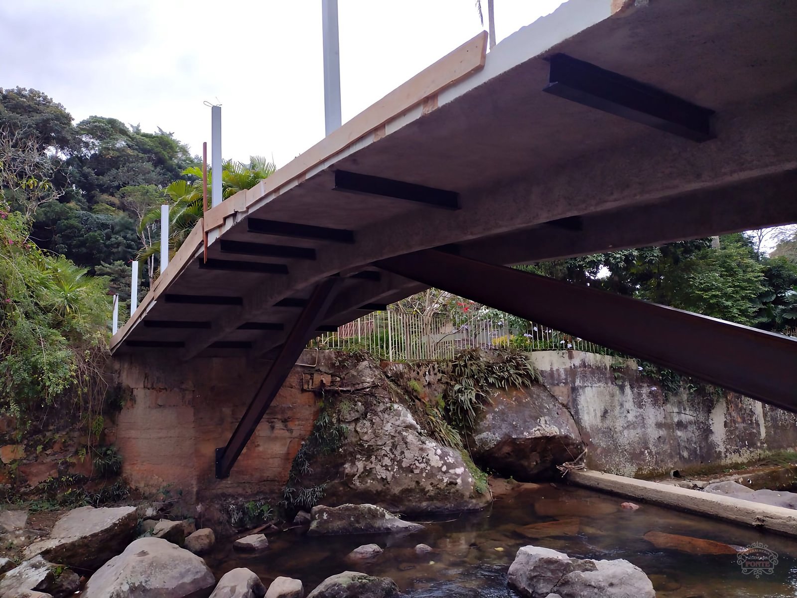 Reforço estrutural para ponte